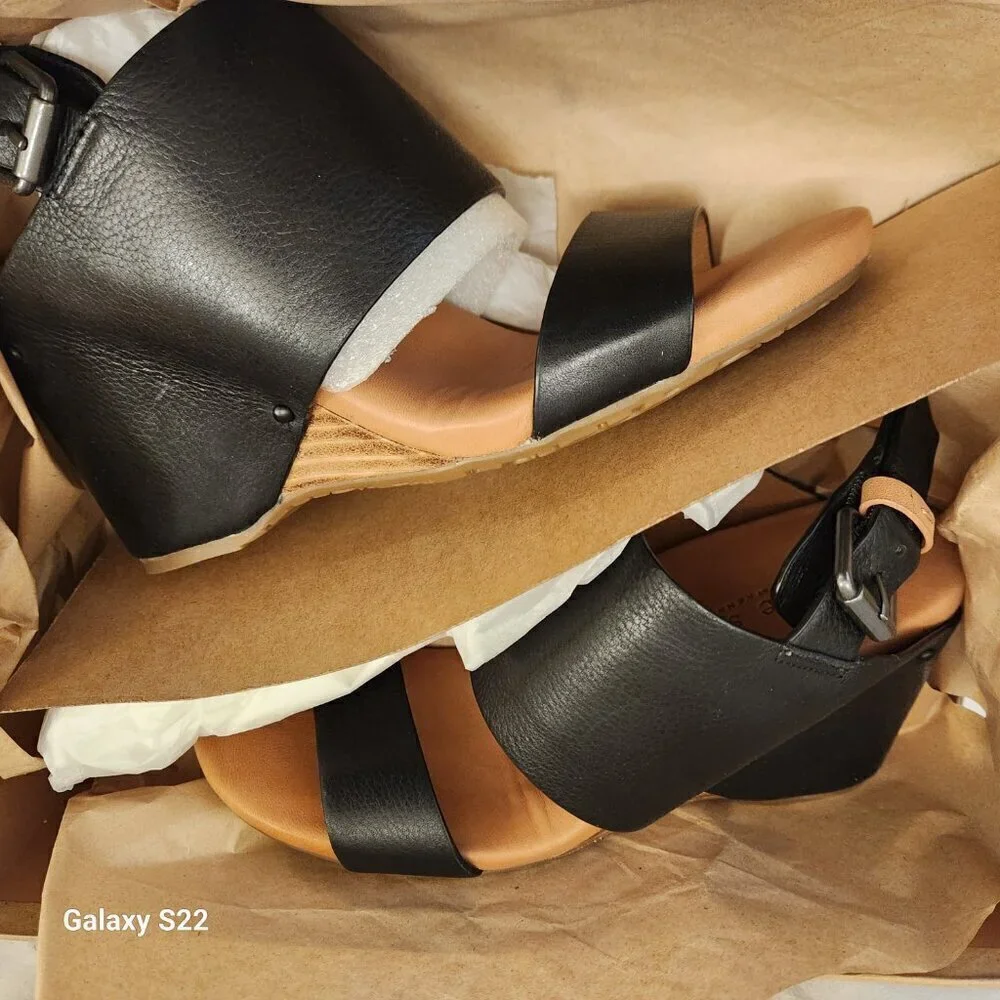 Gentle Souls by Kenneth Cole Women's Inka Wedge Sandal. Black. NIB. Size Various